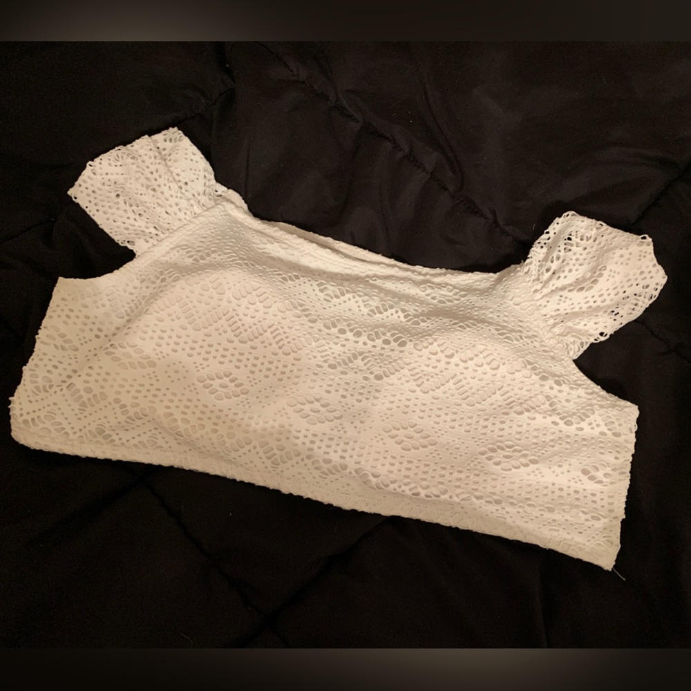 3/$20 No Boundaries Women’s White Crocheted Bikini Top - Size Large (11/13) - Picture 4 of 8